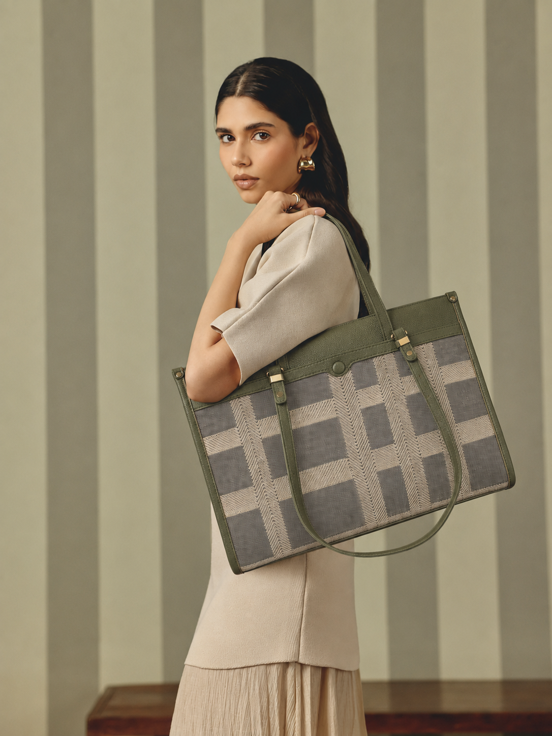 Vinenna Green Office Tote Bag